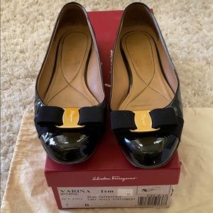 Salvatore Ferragamo Varina Black Patent Flats sz 7
